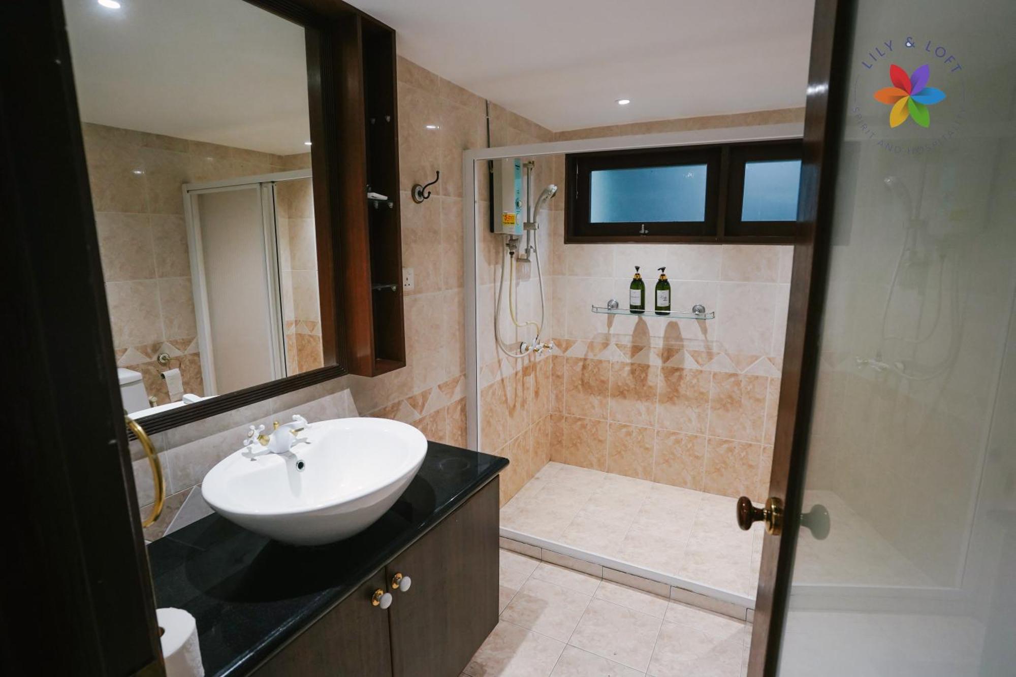 Villa 40p, Bangsar With Pool/karaoke/gathering/bbq Kuala Lumpur